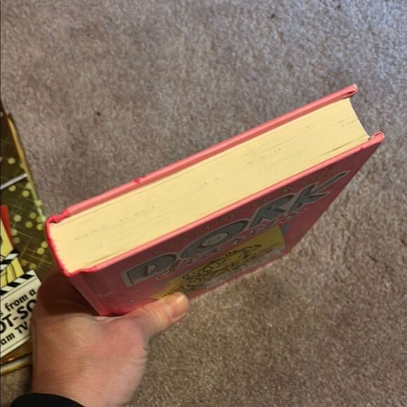 Dork Diaries Graphic Novel set - Picture 5 of 8